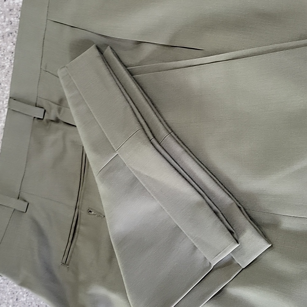 Hart Schaffner Marx Size 40 wool pleated pants, cuff 29". Excellent condition.